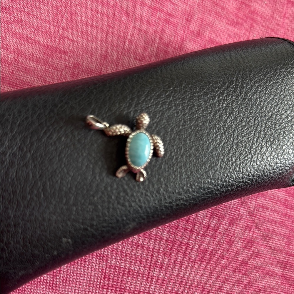 EUC MARAHLAGO LARIMAR TURTLE PENDANT